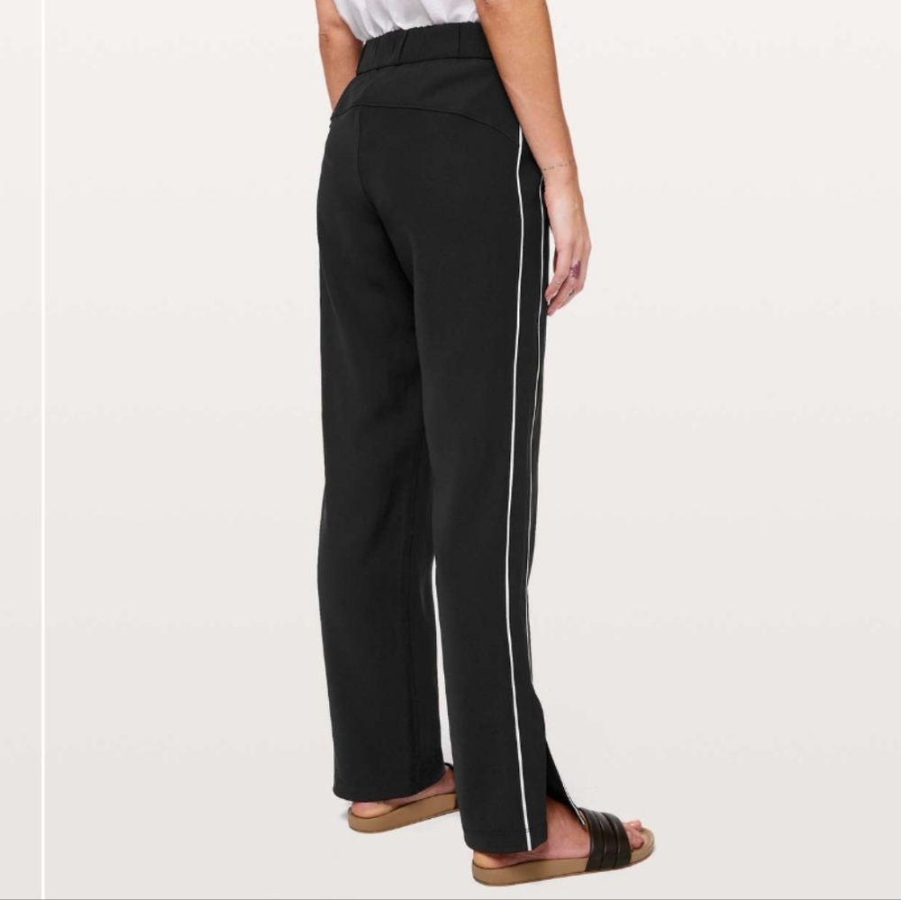 🍋Like New Lululemon On The Right Track Pant - Picture 2 of 15